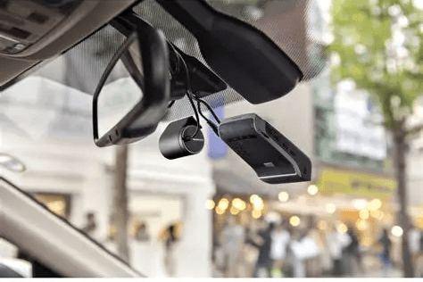 Front dash cam discreet windshield mount
